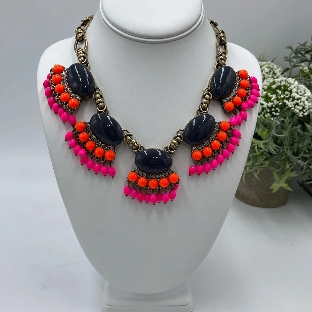 J CREW Fan Fringe statement Necklace Vibrant Fuchsia (Main Line‎ collection)